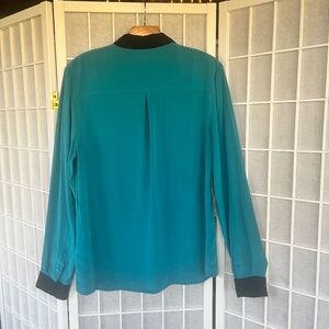 Garnet Hill silk blouse size 10 3/4 sleeve long sleeve blue with black accents